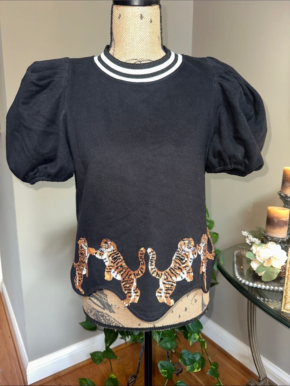 QUEEN OF SPARKLES Black Puff-Sleeve Sweatshirt Tiger Embroidery LSU size Small
